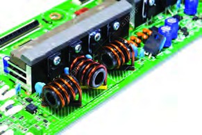 شکل 4-10 برای به حداقل رساندن اثر القای متقابل در برخی از مدارهای الکتریکی، القاگرهای مجاور را به گونه&zwnj;ای قرار می&zwnj;دهند که سطح حلقه&zwnj;های آنها بر یکدیگر عمود باشد.