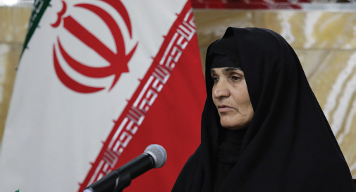 فرنگیس حیدرپور شیرزن اهل گیلان غرب که با تبر، یک سرباز بعثی را کشت و دیگری را اسیر کرد.