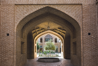 مدرسهٔ علمیهٔ&nbsp;خان یزد؛ این مدرسه به همت محمدتقی خان، والی خیراندیش یزد در سال 1186 ق بنا شد.