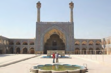 نمایی از ایوان مسجد اصفهان