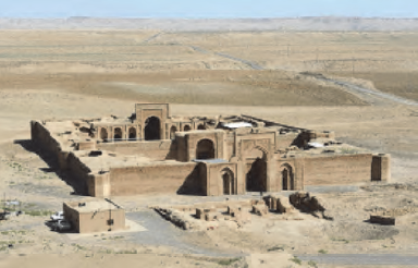 نمایی از کاروانسرای شرف