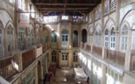 بازار اراک (دوطبقه با راهرویی ارتباطی در طبقۀ دوم)
