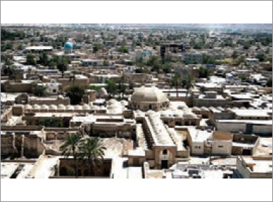 قرارگیری بازار قیصریۀ لار در میان شهر