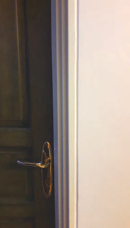 درز (چفت) کنار قاب در
