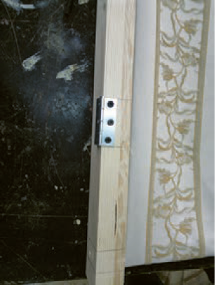 محکم کردن برگۀ اول لولا با 3 پیچ