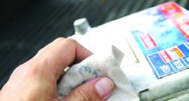  پاک&zwnj;کردن قطب&zwnj;ها با دستمال نرم و خشک