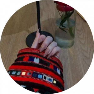 یگانه  نارویی